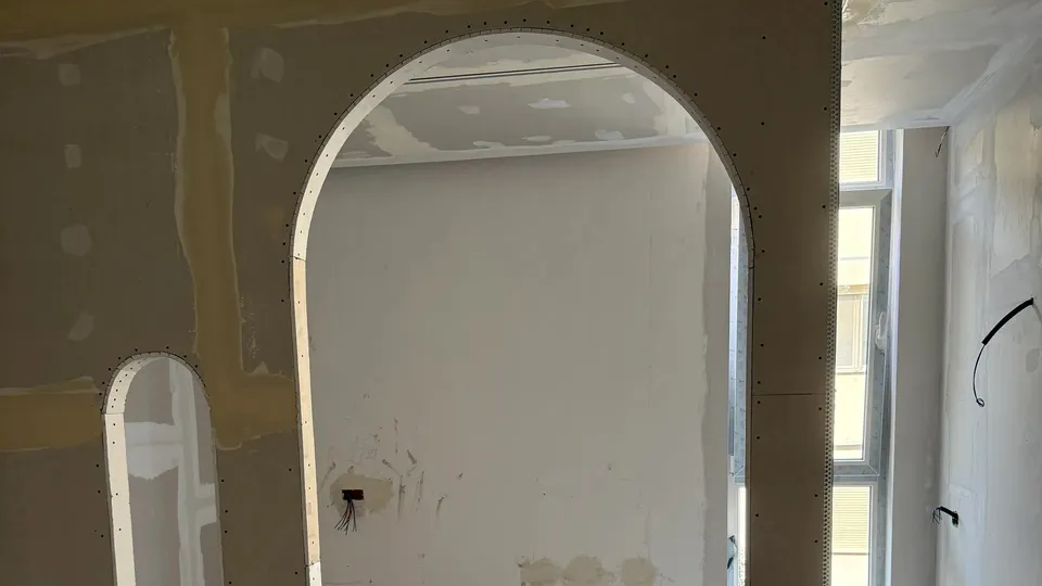 Ndarje me kartongips për zyra dhe apartamente: planifikimi, akustika dhe dyert